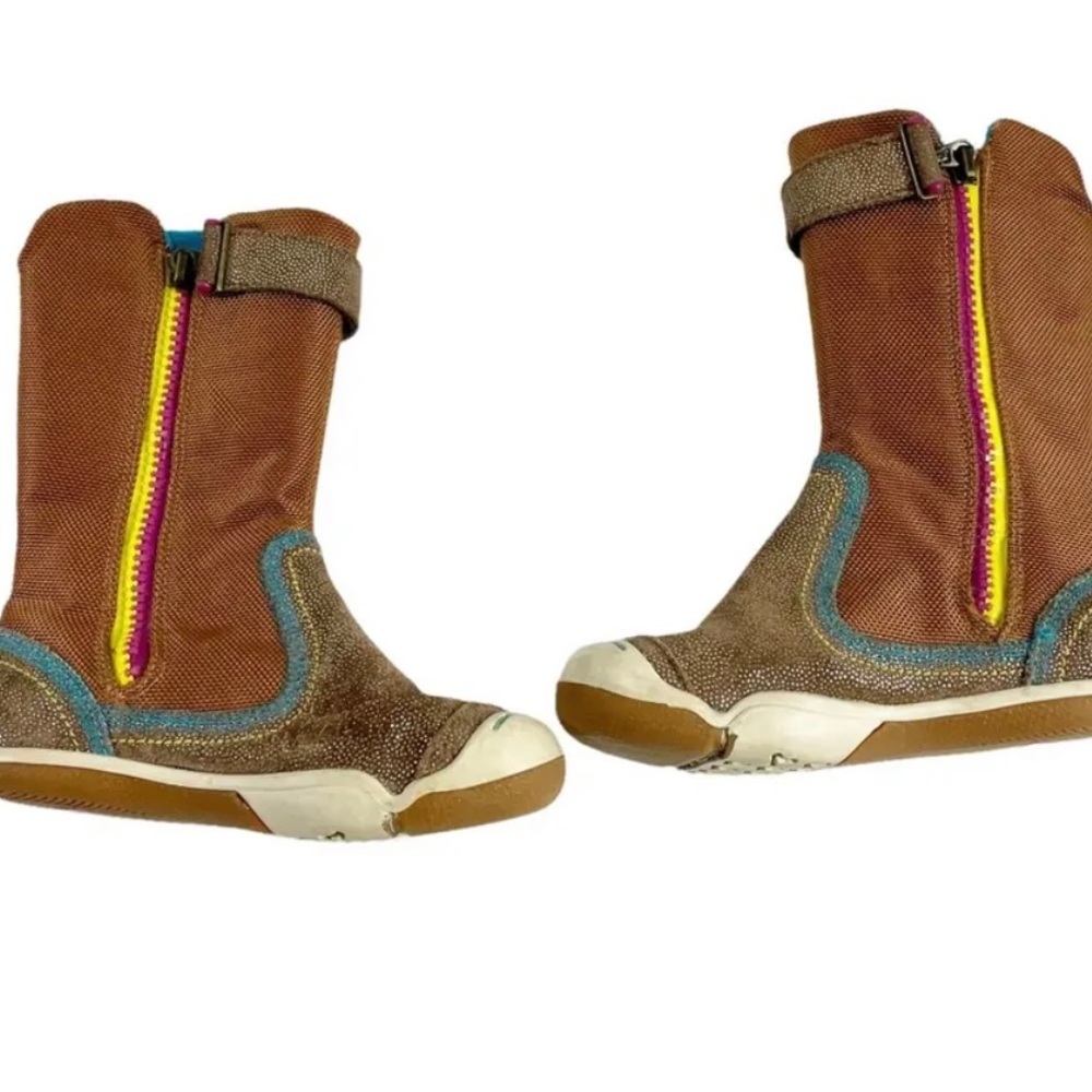 Plae boots sz 9